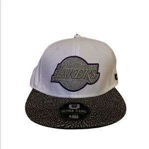 Ultra Game Los Angeles Lakers Snap Back